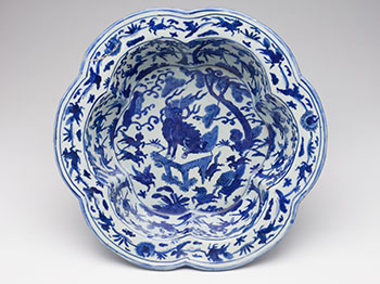 A Very Rare Chinese Blue and White ‘Mythical Beast’ Hexafoil Basin, Wanli Mark and Period (1572-1620) by  Chinese Art vendu pour $46,250