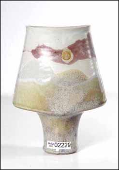 Vase (02229/2013-1201) by Robin Hopper sold for $94