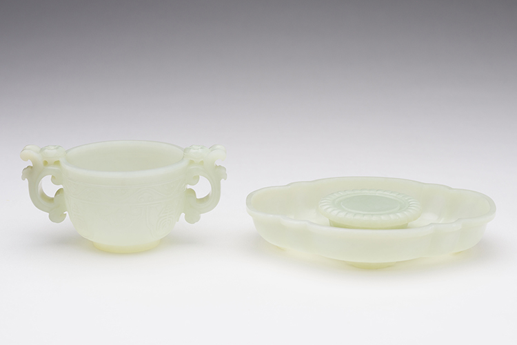 A Pale Celadon Jade Cup and Stand, 20th Century par  Chinese Art