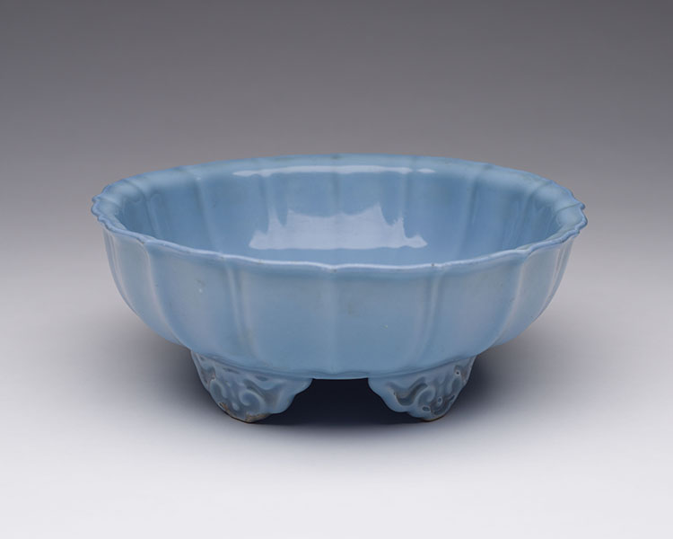 A Chinese Lavender Blue Glazed Footed Narcissus Planter, Yonghzheng Mark, 19th Century par  Chinese Art