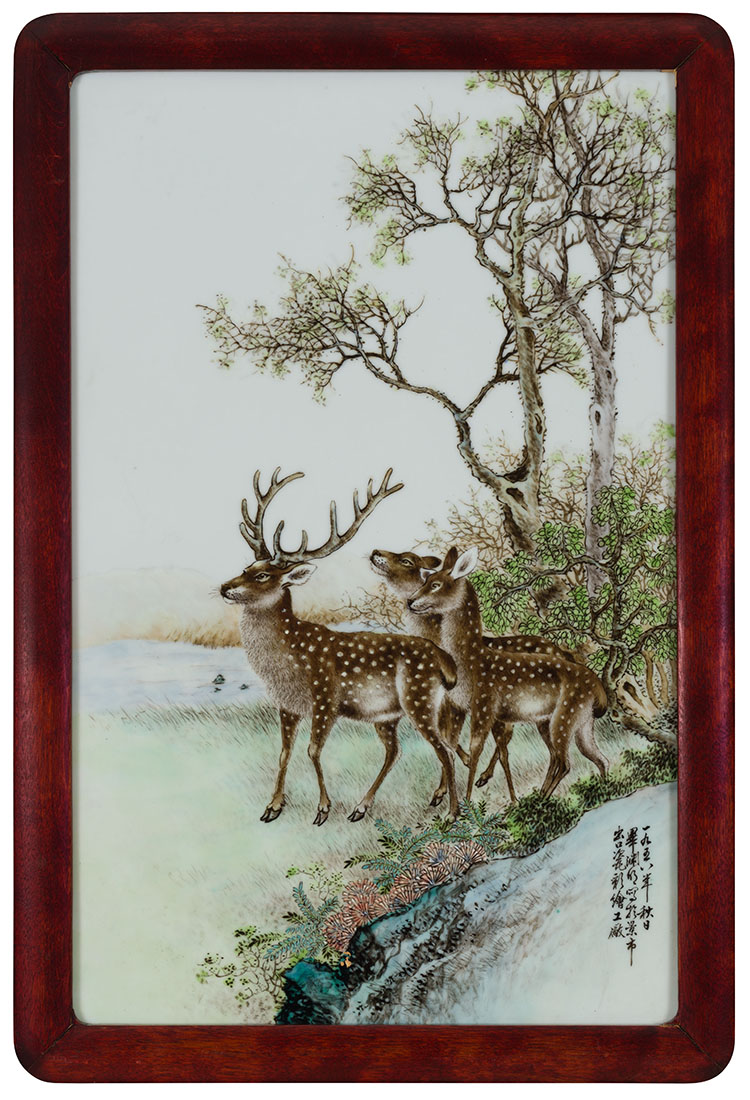 Famille Rose Porcelain 'Deer' Panel, 1968 par Bi Yuanming