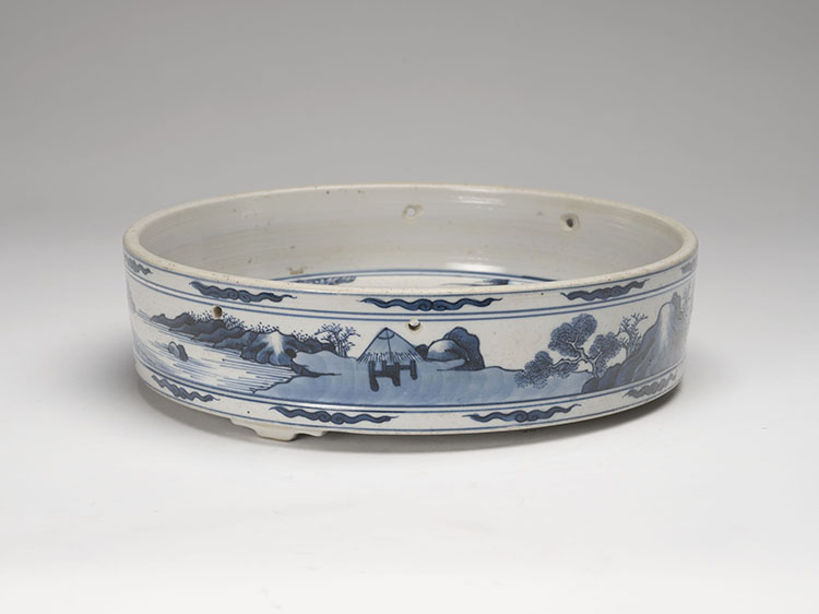 A Chinese Blue and White 'Tiger and Magpie' Circular Tripod Basin, Republican Period par  Chinese Art