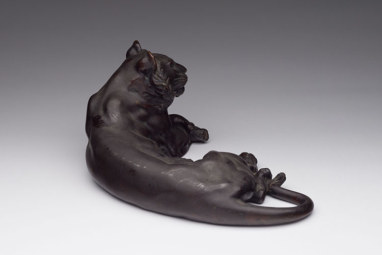 A Large Patinated Bronze Okimono of a Tiger, Signed, Meiji Period (1868-1912) par  Japanese Art