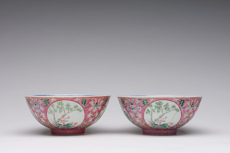 A Pair of Chinese Famille Rose Pink Ground Medallion Bowls, Daoguang Period, Republican Period par  Chinese Art