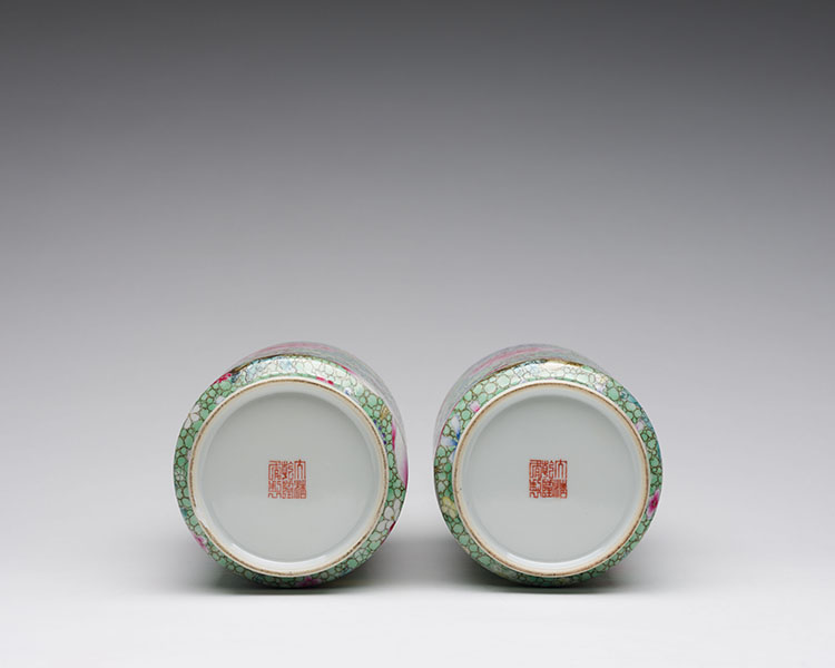 A Pair of Chinese Famille Rose 'Millefleur' Rouleau Vases, Qianlong Mark, Republican Period par  Chinese Art