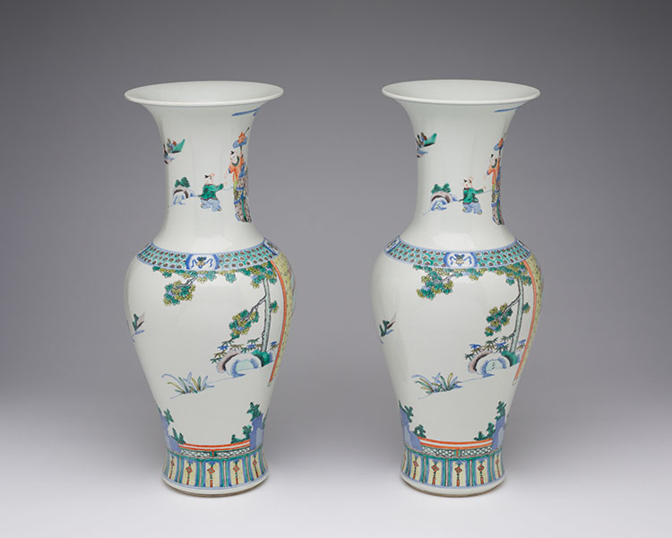 A Pair of Chinese Doucai ‘Figural’ Baluster Vases, Kangxi Mark, Early 20th Century Dynasty par  Chinese Art