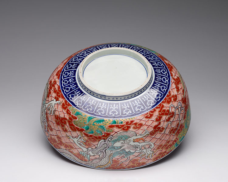 A Large Japanese Imari ‘Dragon and Phoenix’ Bowl, Meiji Period, Late 19th Century par  Japanese Art