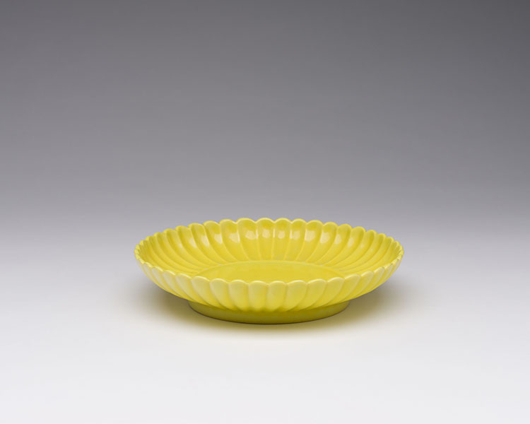 A Chinese Yellow Glazed ‘Chrysanthemum’ Dish, Guangxu Mark, 20th Century par  Chinese Art