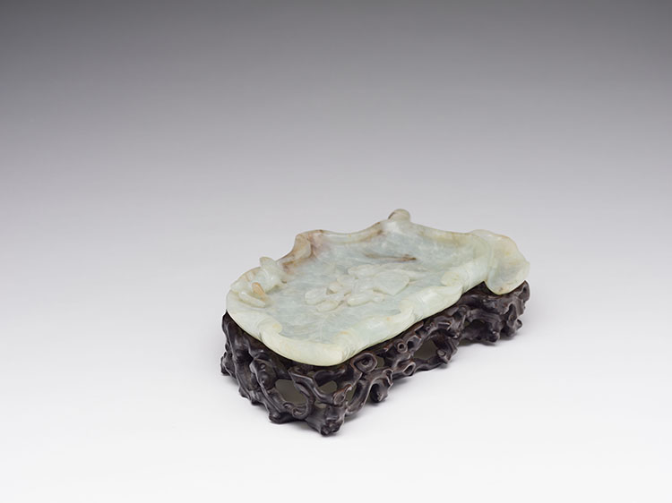 A Chinese Jadeite Brushwasher, 19th/20th Century par  Chinese Art