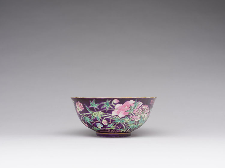 A Chinese Famille Rose Purple Ground ‘Dayazhai’ Bowl, Republican Period par  Chinese Art