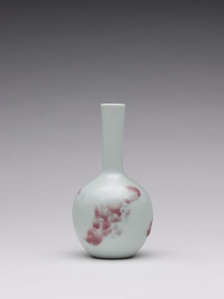 A Small Chinese Copper Red ‘Fish’ Bottle Vase, Kangxi Mark, 19th/20th Century par  Chinese Art