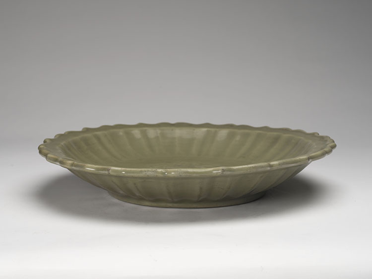 A Chinese Longquan Celadon Barbed-Rim Dish, Ming Dynasty, 15th/16th Century par  Chinese Art