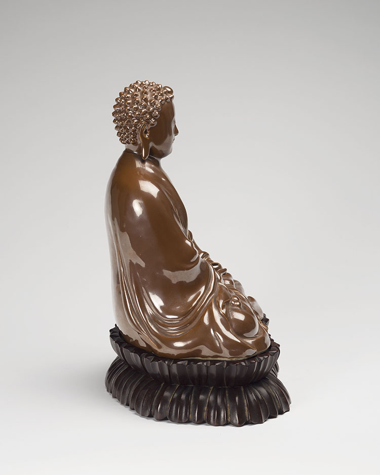 An Unusual Café-au-Lait Porcelain Seated Figure of the Medicine Buddha, Republican Period, Early 20th Century par  Chinese Art