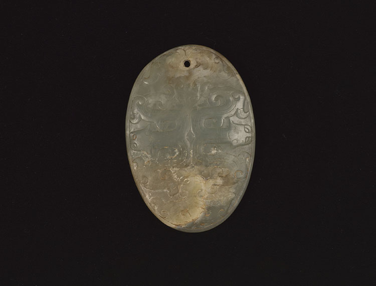 A Chinese Pale Celadon Jade Oval ‘Dragon’ Pendant par  Chinese Art