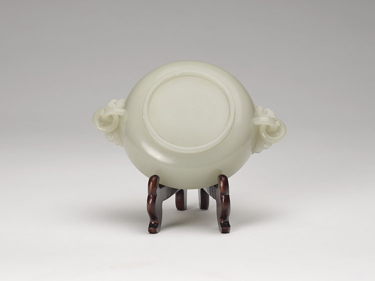 A Chinese Pale Celadon Jade Saucer Bowl, 19th Century par  Chinese Art