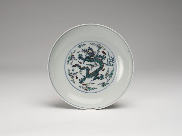 A Chinese Doucai Dragon Dish, Xuande Mark, 18th Century par  Chinese Art