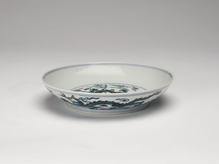 A Chinese Doucai Dragon Dish, Xuande Mark, 18th Century par  Chinese Art