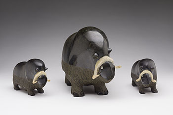 Muskox Family by Seepee Ipellie vendu pour $2,375