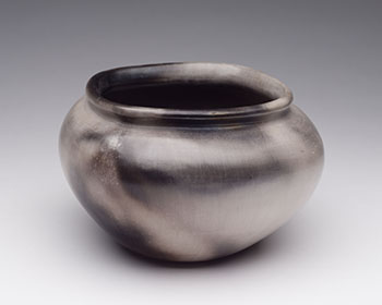 Grey Vessel by Laura Wee Lay Laq vendu pour $500