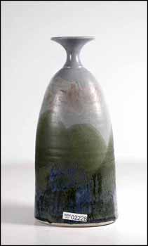 Vase (02228/2013-1199) by Robin Hopper sold for $156