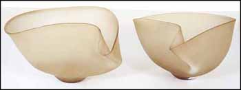 Pair of Glass Bowls (02774/2013-3015) by Francois Houde vendu pour $625