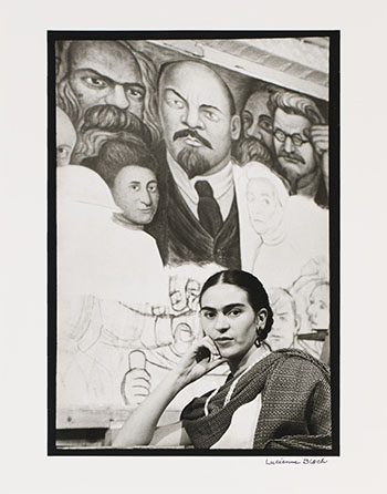 Frida in Front of Unfinished Panel par Lucienne Bloch