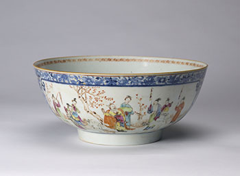 Large Chinese Export Famille Rose Punch Bowl par  Chinese Art