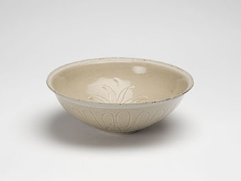 A Chinese Qingbai 'Floral' Bowl, Song to Yuan Dynasty, 11th-13th Century par  Chinese Art
