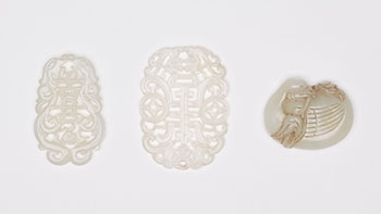 Three Chinese Jade Carved Pendants, 19th/20th Century par  Chinese Art