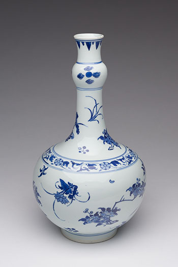 A Chinese Transitional Blue and White 'Floral' Vase, Chongzhen Period, circa 1640 par  Chinese Art