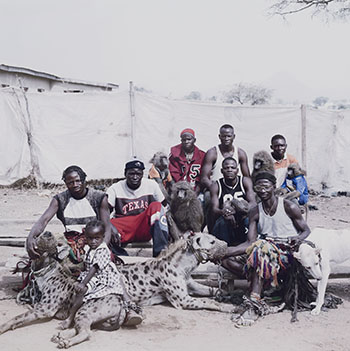 The Hyena Men of Abuja, Nigeria par Pieter Hugo