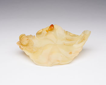 A Well Carved Contemporary Chinese 'Lotus and Fish' Group par  Chinese Art