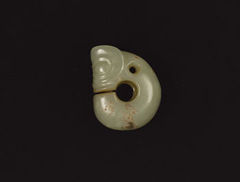 A Chinese Celadon Jade Carved 'Pig Dragon' Pendant, Neolithic Period, Hongshan Culture par  Chinese Art