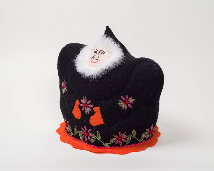 Untitled (Tea Cozy) par Lucy Nigiyok