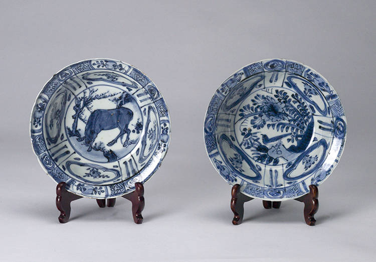 Two Chinese Blue and White Kraak Bowls, 17th Century par  Chinese Art