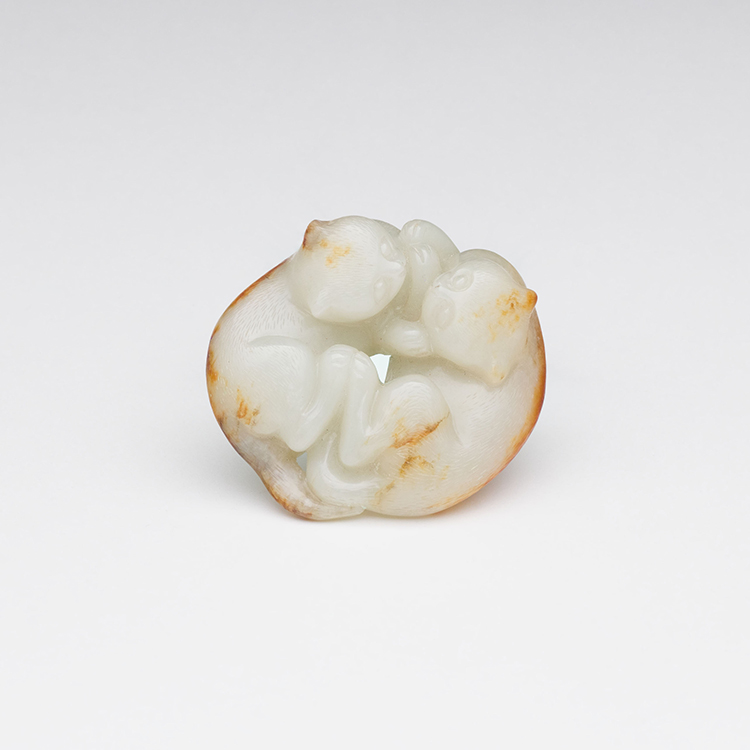 A Chinese Mottled White Jade Carved Cat Group, 18th Century par  Chinese Art
