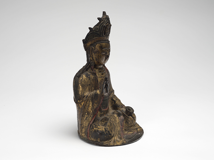 A Chinese Gilt and Polychromed Bronze Seated Figure of Guanyin, Ming Dynasty 16th/17th Century par  Chinese Art
