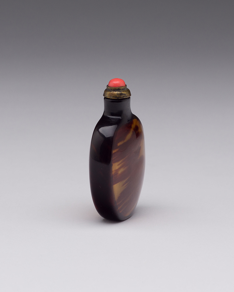 A Chinese Tortoiseshell Snuff Bottle, 18th to 19th Century par  Chinese Art