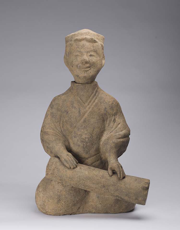 A Large Chinese Earthenware Figure of a Musician, Han Dynasty (206 BC – AD 220) par  Chinese Art