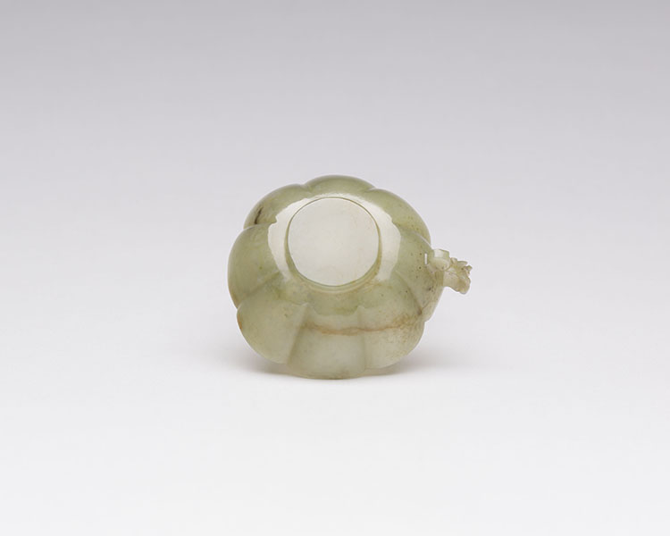 A Chinese Miniature Miniature Mughal-Style Celadon Jade Cup, 19th Century par  Chinese Art