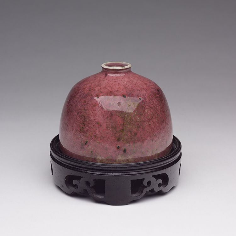 A Chinese Peachbloom Glazed Beehive-Form Waterpot, Kangxi Mark, Late Qing Dynasty par  Chinese Art