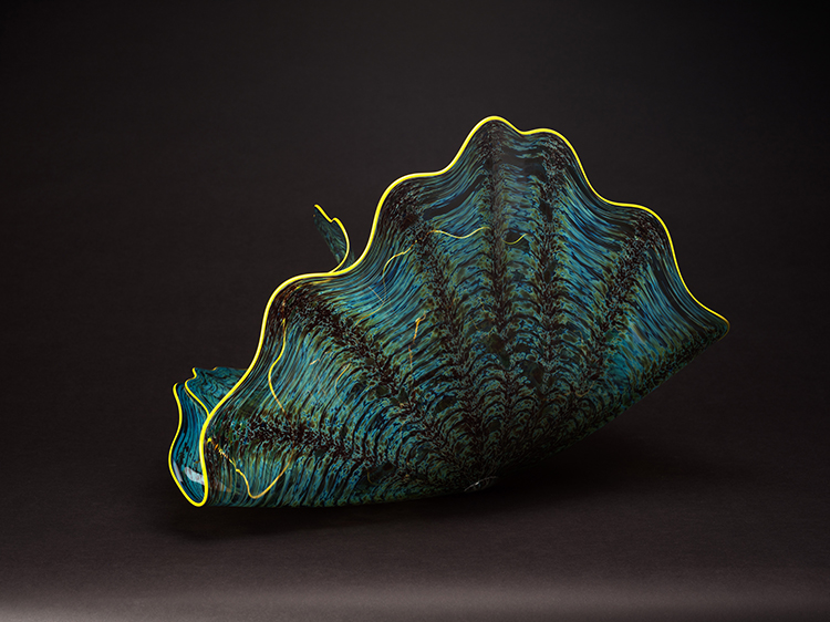 Blue and Green Persian Set with Yellow Lip Wraps (7 pieces) par Dale Chihuly
