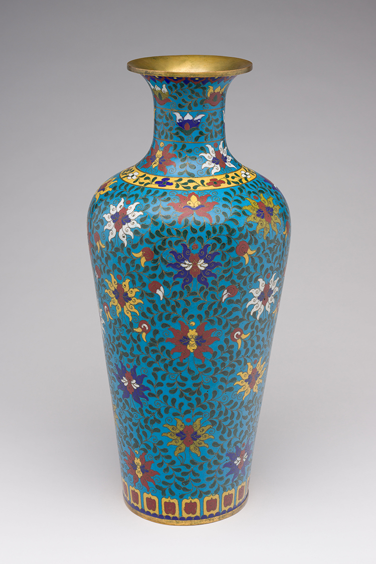 A Large Chinese Ming-Style Cloisonné Enamel Baluster Vase, Qianlong Mark par  Chinese Art