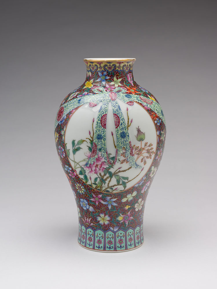 A Chinese Famille Rose Floral ‘Baofu’ Vase, Qianlong Mark, Republican Period par  Chinese Art