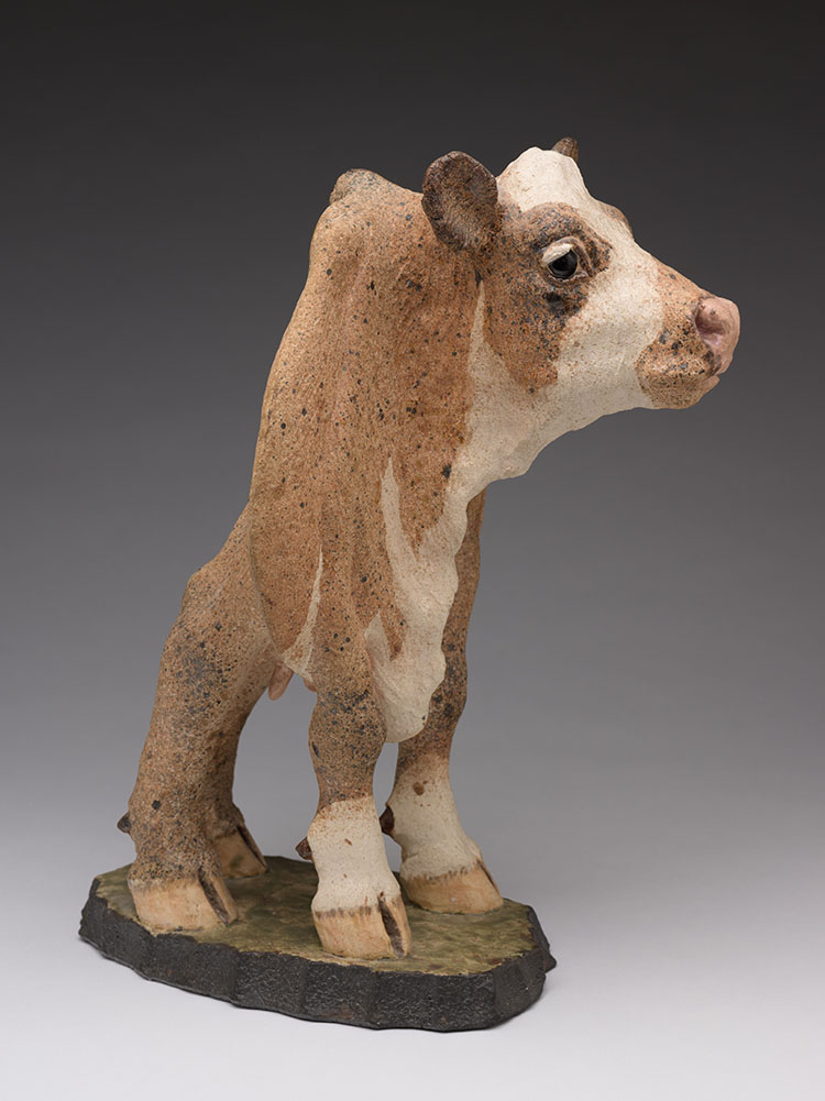 Cow Standing in a Space Wrinkle par Joseph Hector Yvon (Joe) Fafard